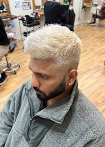 ホワイトブロンドスキンフェードカット - hair studio Romeo掲載