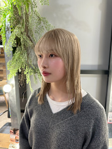 ホワイトベージュ