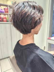 くせ毛をいかしたレイヤーショート