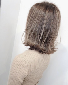 大人ハイライトミディアムボブレイヤー×イルミナカラー
