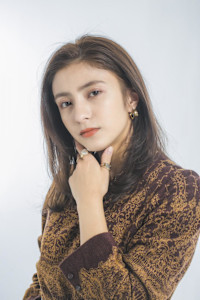 バングなしのミディアムレイヤー