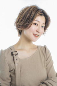 センターパートボブ