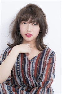 大人ミディの外ハネスタイル
