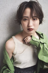 センターパートの外ハネショート