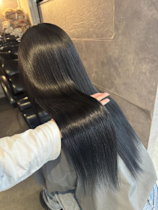 《鈴木茉奈》ブルーブラック/髪質改善トリートメント