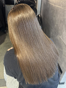 《鈴木茉奈》オリーブベージュ/ブリーチなし/透明感