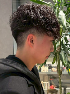 波巻きパーマ フェードカット マッシュショート メンズパーマ