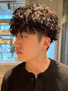 スパイラルパーマ ツーブロック 刈り上げ メンズパーマ