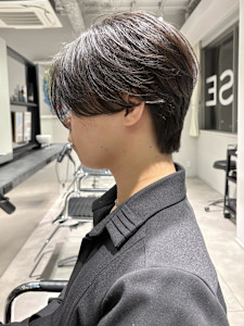 ナチュラルフェザーショート/センターパート/メンズカット