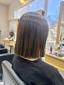 切りっぱなしボブ×アッシュカラー