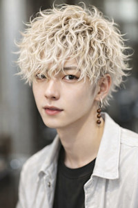 ホワイトブロンド×スパイラルパーマ - hair-room a-to byNYNY掲載