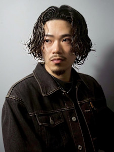 サーフカール/ミディアムヘア〈理容室〉