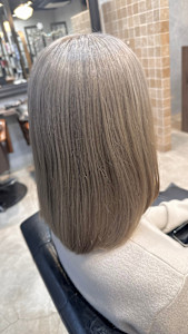 ホワイトブロンドヘア