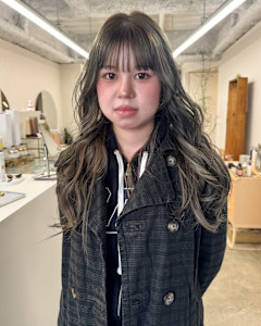 オリーブベージュ