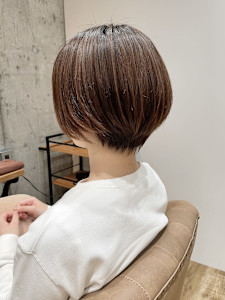 髪の量が多い方でも手ぐしでまとまるショートボブ☆