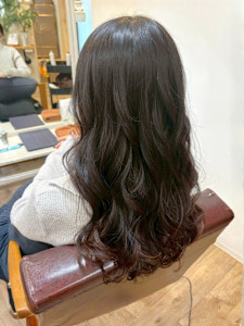 ロングレイヤー グレージュ 30代 巻き髪  髪質改善 艶髪