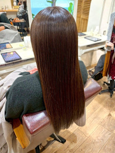 ブラウンベージュ 透明感カラー 髪質改善ストレート 20代