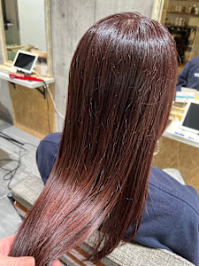 サラ艶ストレートのチェリーレッドカラー