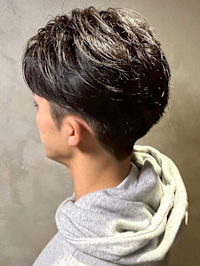 ナチュラルパーマ 毛流れパーマ ツーブロック 黒髪ショート