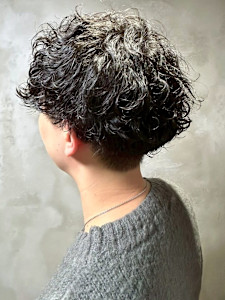 波巻きパーマ ツーブロックマッシュ 20代 束感ショート