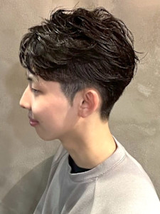 フェザーパーマ ツーブロック アップバング ビジネス 20代