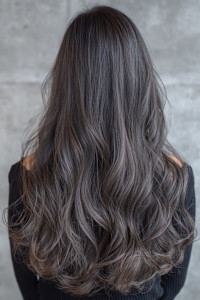 上品で透明感と潤いのある艶髪へ