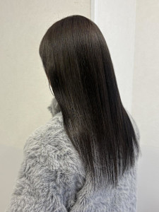 ワンカラーおすすめ透明感ある暗めアッシュブラウン