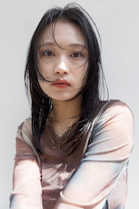 大人ガーリー３０代４０代ミディアムレイヤー