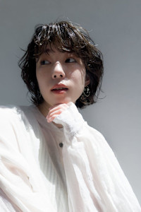 大人ガーリー３０代４０代ショートカールスタイル