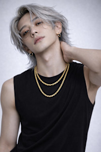 ブリーチパーマ『フェザーシルバーウルフ』