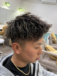 ”ツイストパーマ“アップバング