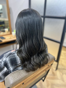 暗めグレージュ