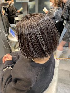 【脱白髪染め】白髪ぼかしハイライト叶える大人女子透明感カラー