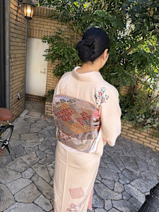 後ろ姿に品格を。苦しくないのに崩れない本格着付け