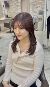 20代30代カシスブラウンレイヤースタイル艶カラー