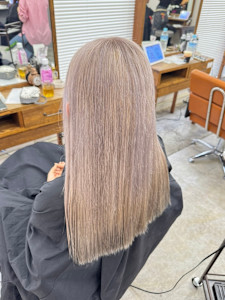 ハイトーンミルクティーベージュカラー