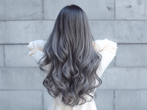 韓国風巻き髪　イルミナカラー艶カラー