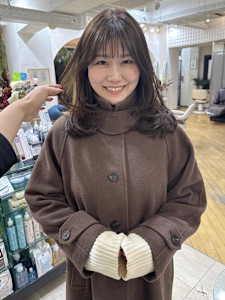 オリーブベージュ×ミディアムレイヤー