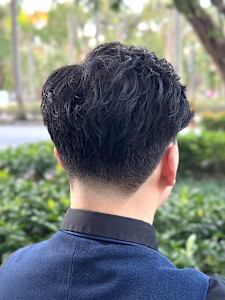 テーパーフェードフェザーショート