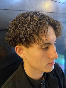 スパイラルパーマ センターパート オリーブアッシュベージュ