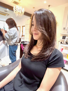 ツヤ感たっぷり小顔に見せる長めフェイスレイヤー[レイヤー]