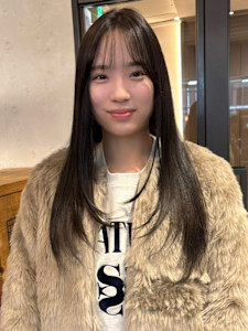 ロングレイヤー アッシュ 顔周りカット 韓国風 透明感カラー