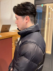 フェザーパーマ 20代 刈り上げ ツーブロック ビジネスヘア