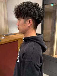 ツーブロック スパイラルパーマ 20代 30代 刈り上げ