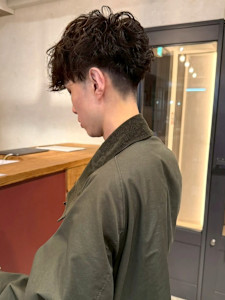 波巻きパーマ ブラウンカラー 刈り上げ ニュアンスパーマ