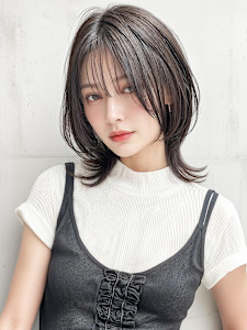 黒髪くびれヘア◎透明感カラー小顔レイヤーカットミディp1