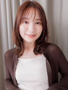 ハッシュカットくびれヘアミディアムレイヤーカット30代40代