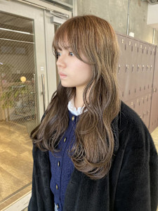 オリーブベージュ