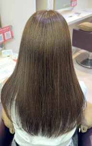 オリーブベージュ