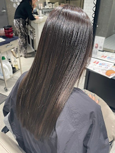 髪質改善 グレージュカラー 透明感カラー 艶髪 ストレート